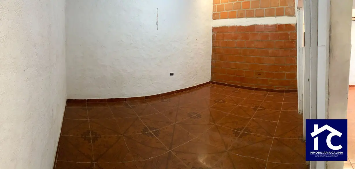 Lote Casa de 2 pisos con entradas independientes